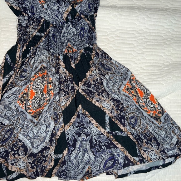 Gorgeous dress!! Worn once. Soft amazing material. - Picture 4 of 4